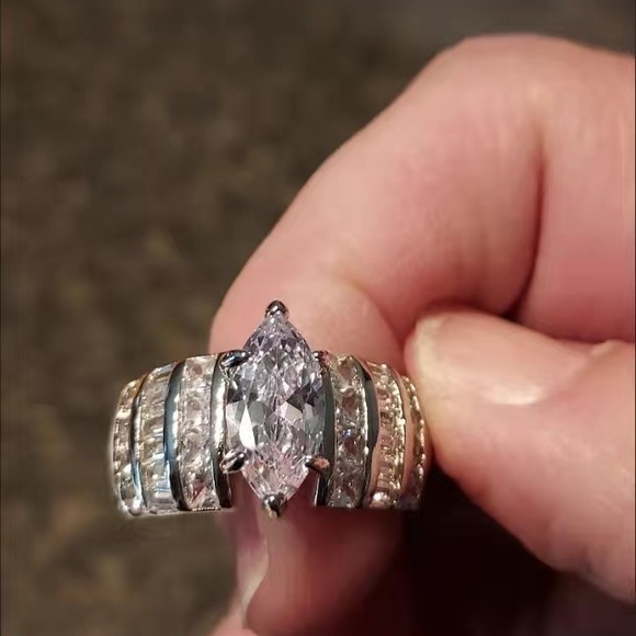 New Women’s 925 Silver Beautiful Diamond Ring - Picture 10 of 10